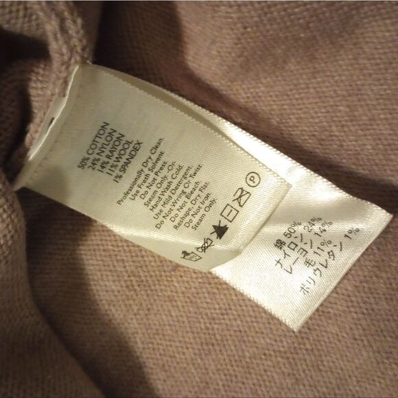 Eddie Bauer acrylic and wool V Neck sweater with ribbed trim - Picture 10 of 11